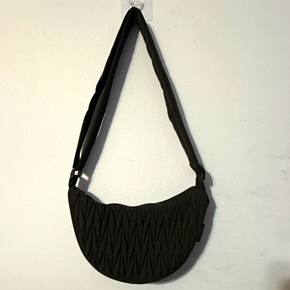 BAGSMART Black Quilted Crescent Crossbody Bag Zip Closure Adjustable Strap